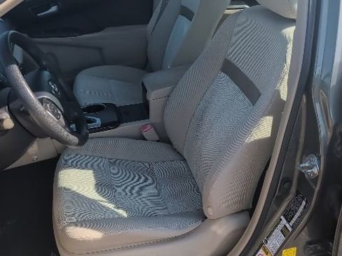 Used 2013 Toyota Camry LE image 10