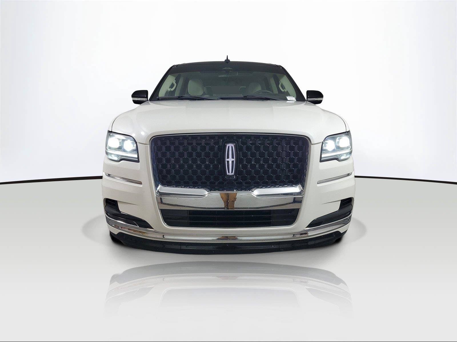 Used 2024 Lincoln Navigator Black Label AWD/4WD image 2