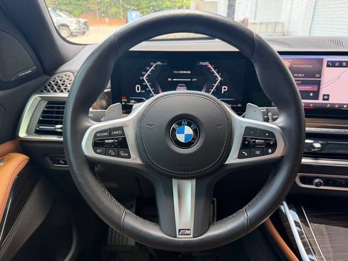 Used 2025 BMW X7 xDrive40i w/ M Sport Package AWD/4WD image 12