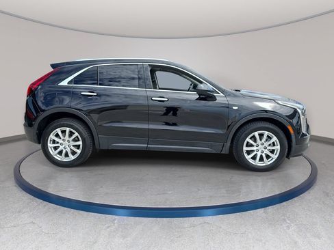 Used 2020 Cadillac XT4 Luxury w/ Cold Weather Package FWD image 5