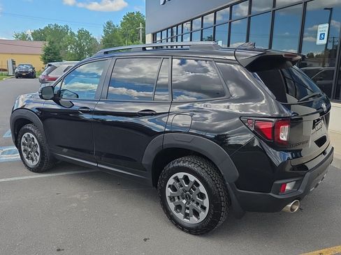 Used 2025 Honda Passport TrailSport image 3