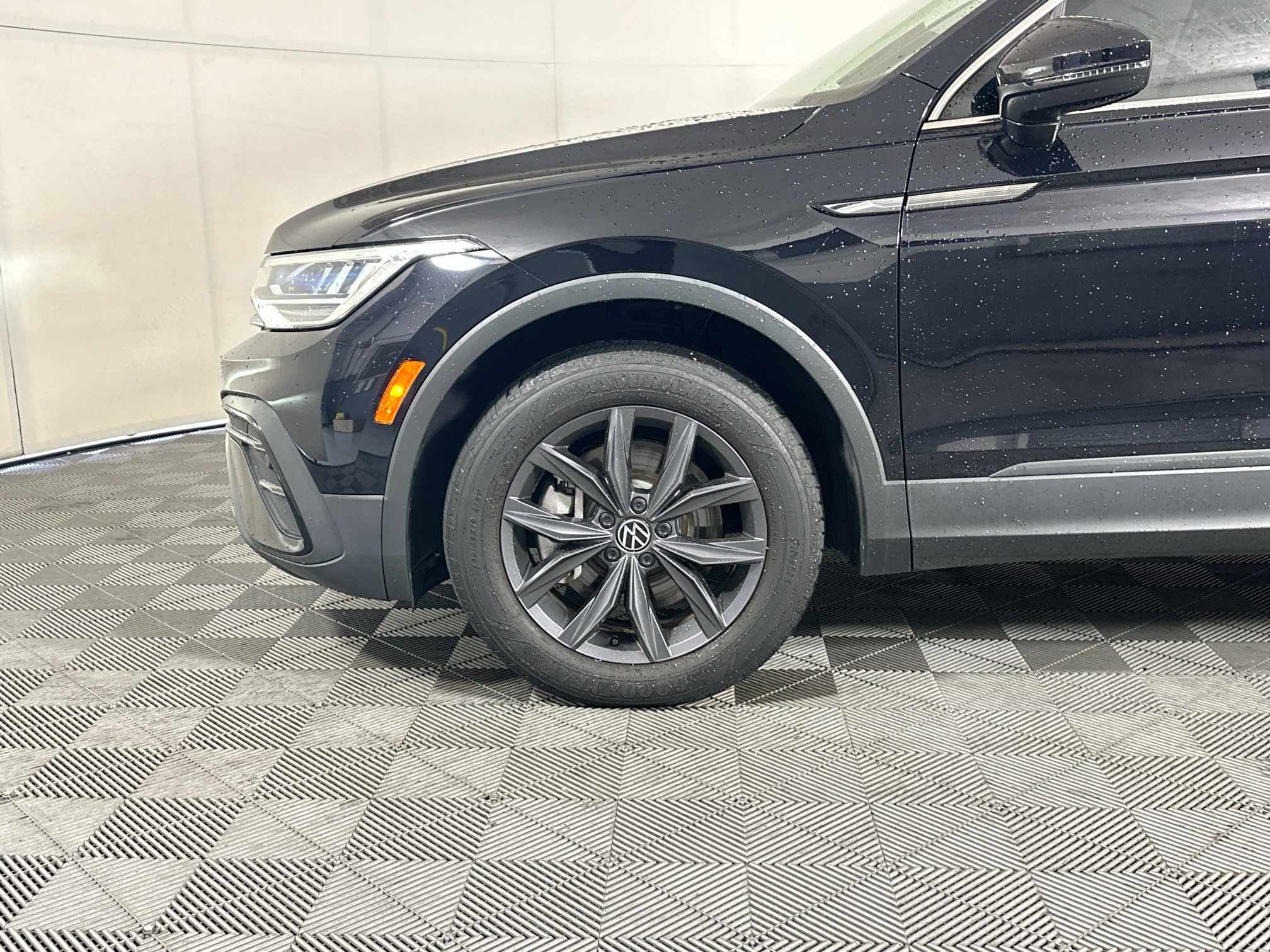 Used 2023 Volkswagen Tiguan SE FWD image 11