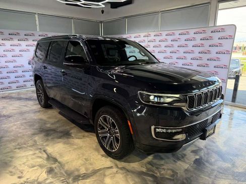 Used 2025 Jeep Wagoneer Series II AWD/4WD image 5
