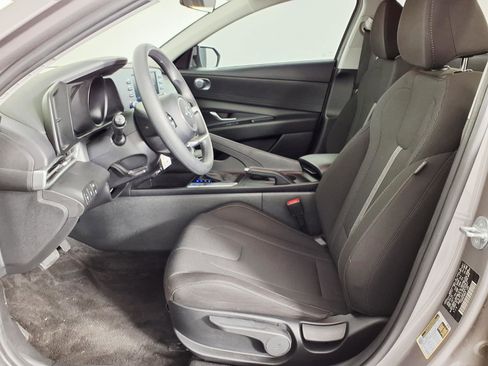 Certified 2023 Hyundai Elantra SE image 17