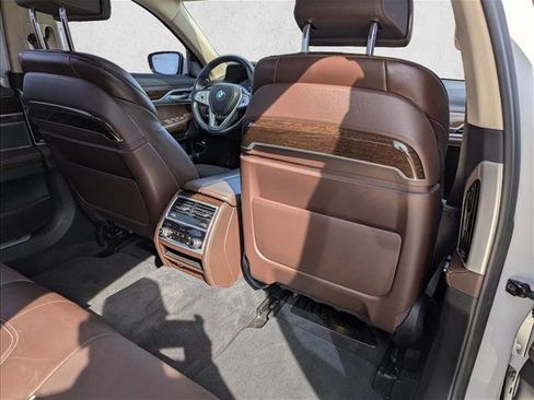 Used 2020 BMW 740i w/ Premium Package image 30
