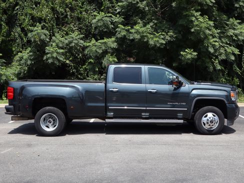 Used 2017 GMC Sierra 3500 Denali w/ Duramax Plus Package AWD/4WD image 11