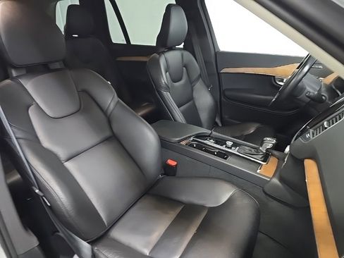Used 2022 Volvo XC90 T6 Momentum w/ Climate Package image 15