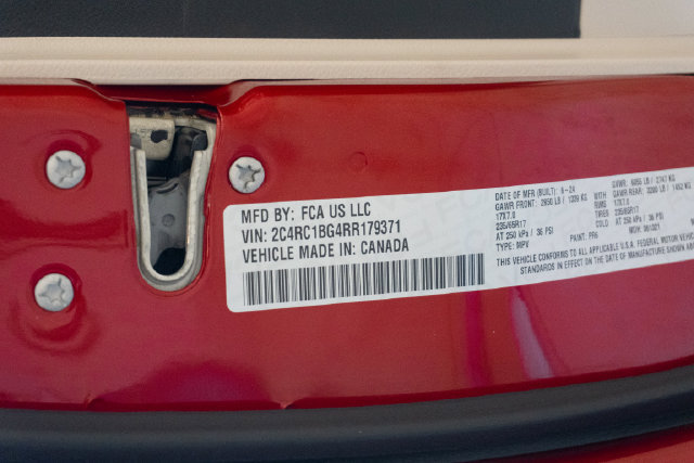 Used 2024 Chrysler Pacifica Touring-L FWD image 31