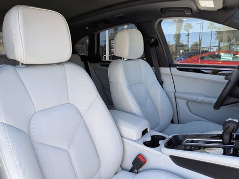 New 2026 Porsche Macan image 24