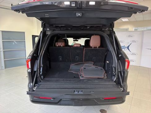 Used 2025 Lincoln Navigator Reserve AWD/4WD image 10