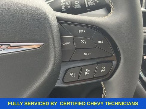 Used 2025 Chrysler Pacifica Limited FWD image 27