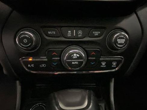 Used 2022 Jeep Cherokee Limited AWD/4WD image 18