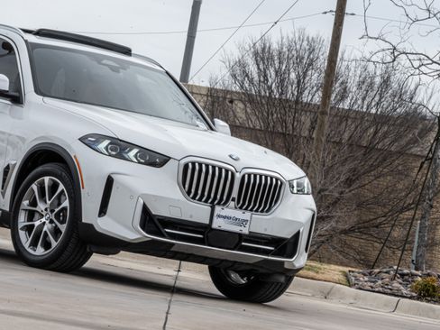 Certified 2025 BMW X5 xDrive40i w/ Premium Package image 5