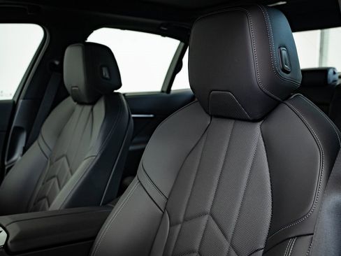 New 2026 BMW 550e xDrive image 24