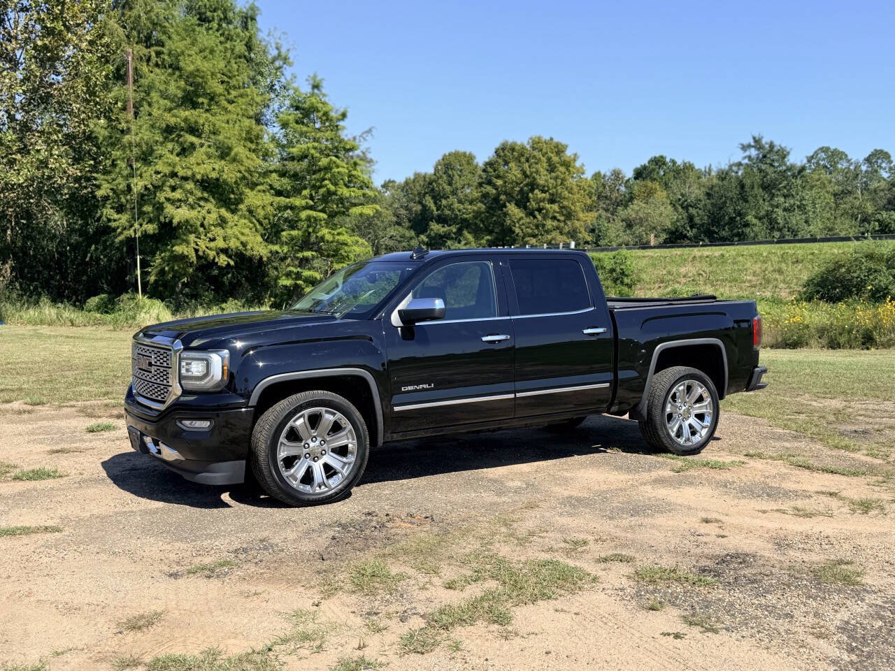 Used 2017 GMC Sierra 1500 Denali w/ Denali Ultimate Package AWD/4WD image 1