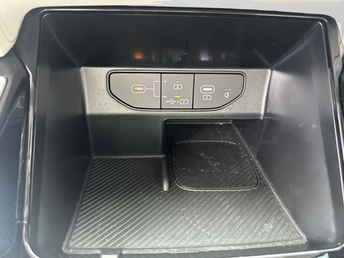 Certified 2025 Kia Sorento SX FWD image 32