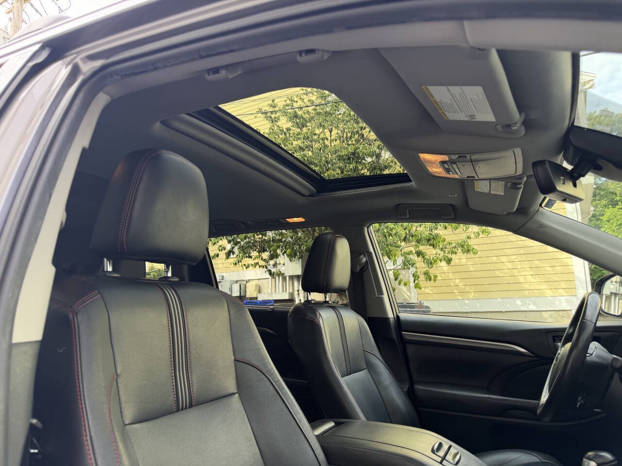 Used 2019 Toyota Highlander SE AWD/4WD image 17