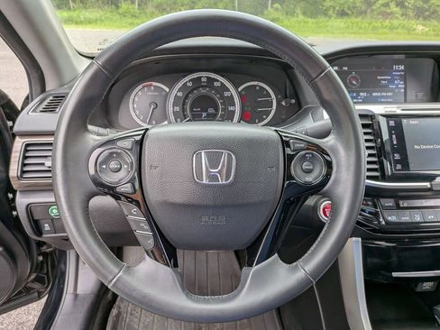Used 2017 Honda Accord EX-L image 10