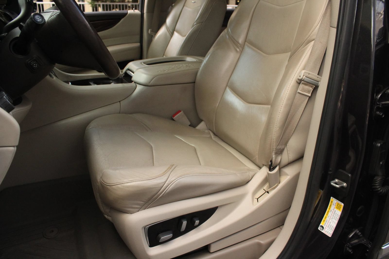 Used 2016 Cadillac Escalade Luxury AWD/4WD image 17