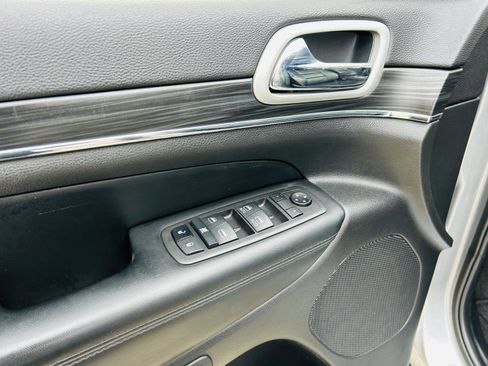 Used 2021 Jeep Grand Cherokee Limited w/ Sun & Sound Group image 12