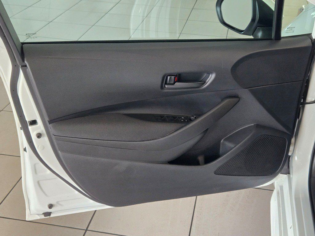 Used 2025 Toyota Corolla LE FWD image 16