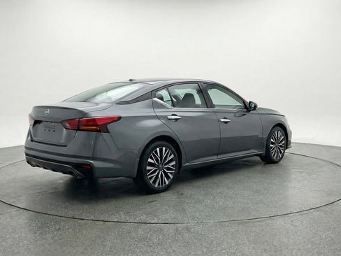 Used 2025 Nissan Altima 2.5 SV FWD image 9