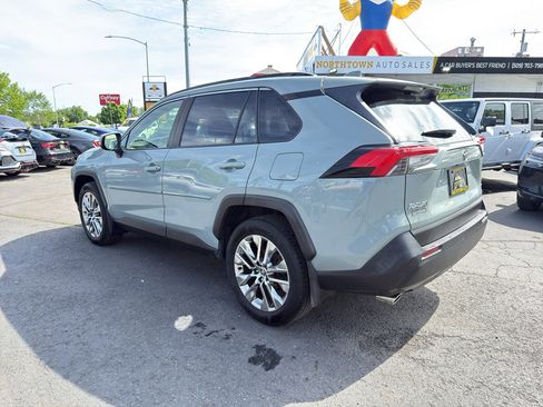 Used 2021 Toyota RAV4 XLE Premium AWD/4WD image 4
