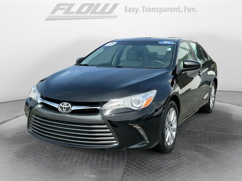 Used 2017 Toyota Camry XLE w/ Moonroof Package image 4
