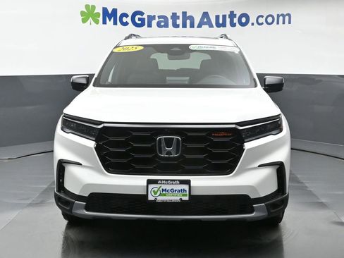 Used 2025 Honda Pilot TrailSport image 4