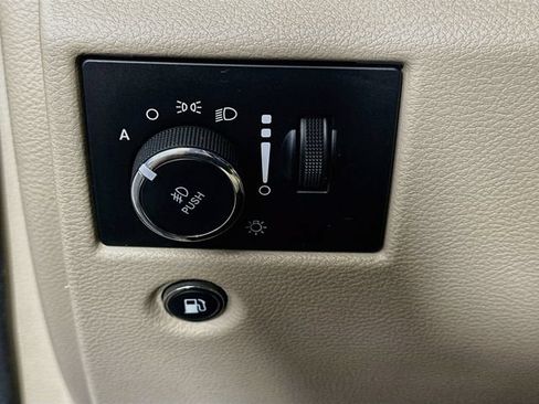 Used 2018 Jeep Grand Cherokee Laredo RWD image 11