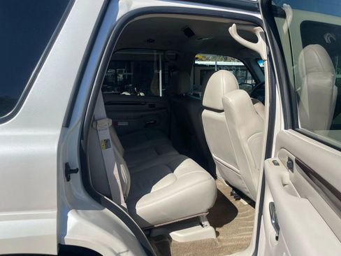 Used 2002 Cadillac Escalade Luxury image 12