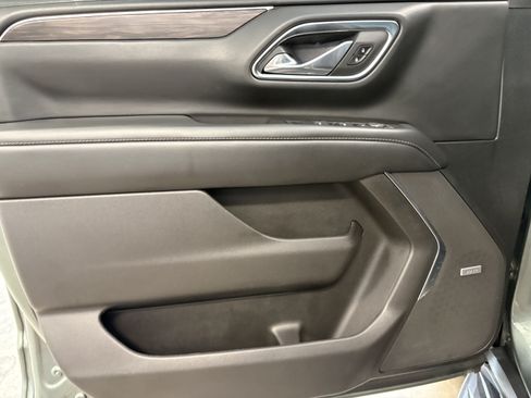 Used 2023 Chevrolet Suburban LT RWD image 6