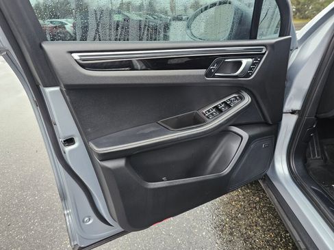 Used 2023 Porsche Macan image 22