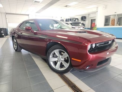 Used 2019 Dodge Challenger SXT RWD image 1