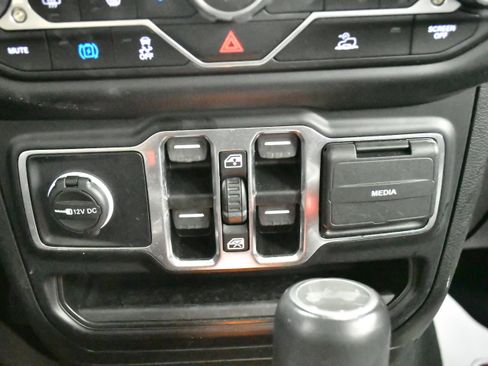 Used 2022 Jeep Wrangler Unlimited Sahara w/ Cold Weather Group image 46