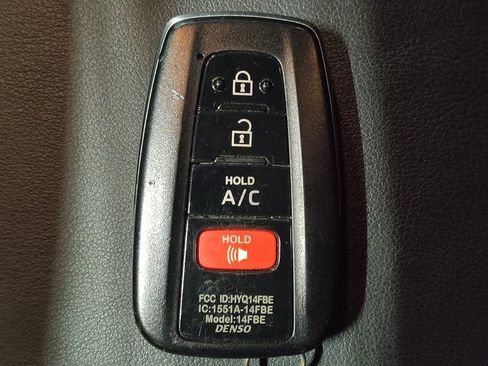 Used 2019 Toyota Prius Prime Advanced image 32