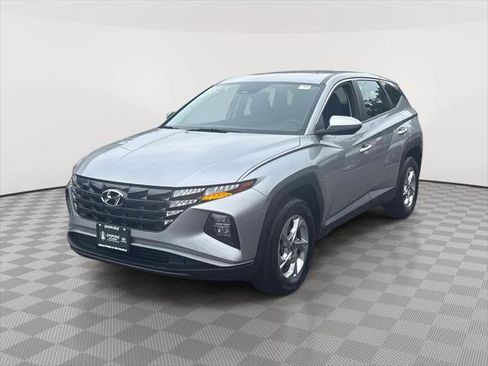 Used 2024 Hyundai Tucson SE AWD/4WD image 3