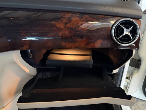 Used 2013 Mercedes-Benz GLK 350 4MATIC image 35
