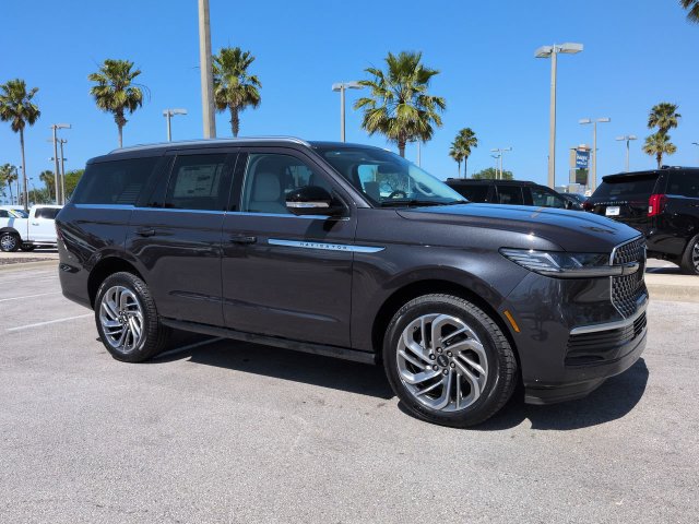 Used 2026 Lincoln Navigator Reserve AWD/4WD image 2
