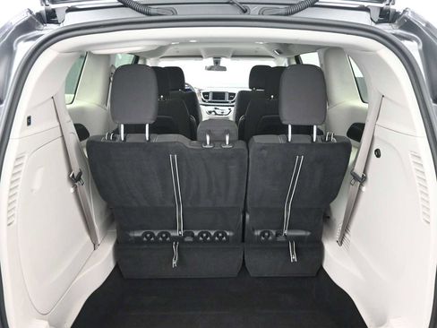 Used 2022 Chrysler Voyager LX image 26