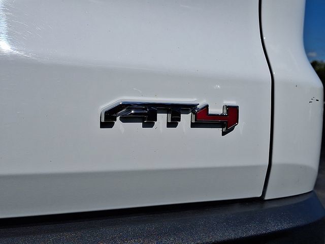 Used 2025 GMC Acadia AT4 w/ Luxury Package AWD/4WD image 9
