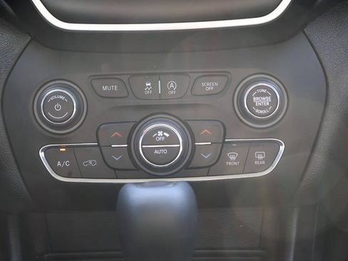 Used 2020 Jeep Cherokee Latitude Plus w/ Cold Weather Group AWD/4WD image 21
