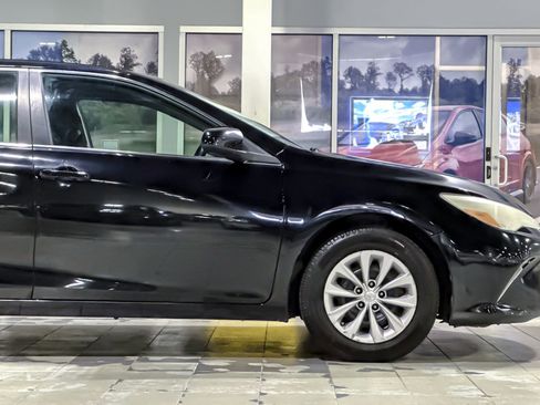 Used 2015 Toyota Camry LE image 32