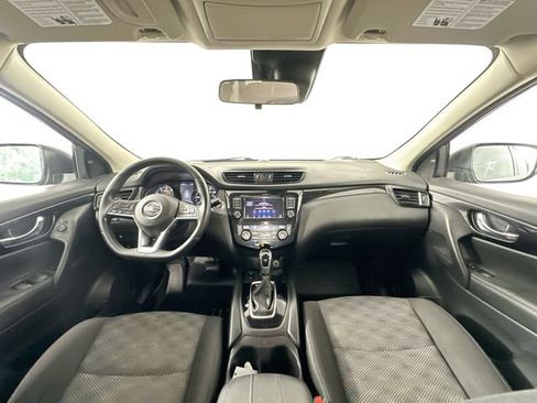 Used 2019 Nissan Rogue Sport SV w/ Technology Package AWD/4WD image 3