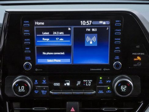 Used 2020 Toyota Highlander LE image 17