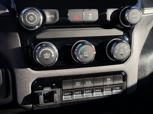 Used 2025 RAM 3500 Tradesman w/ Chrome Appearance Group image 25