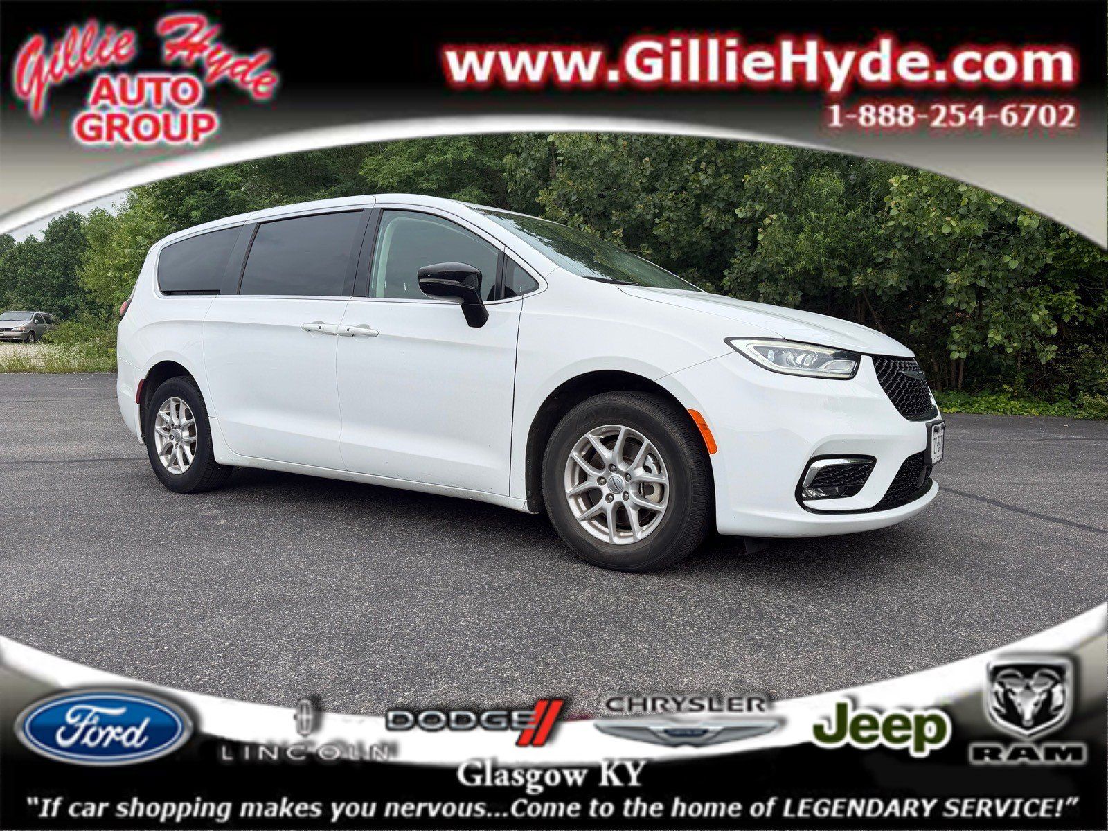 Used 2024 Chrysler Pacifica Touring-L FWD image 1