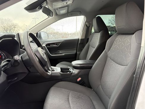 Used 2021 Toyota RAV4 XLE image 17