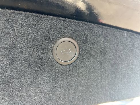 Used 2022 Tesla Model X image 22