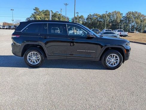 New 2025 Jeep Grand Cherokee Laredo image 10